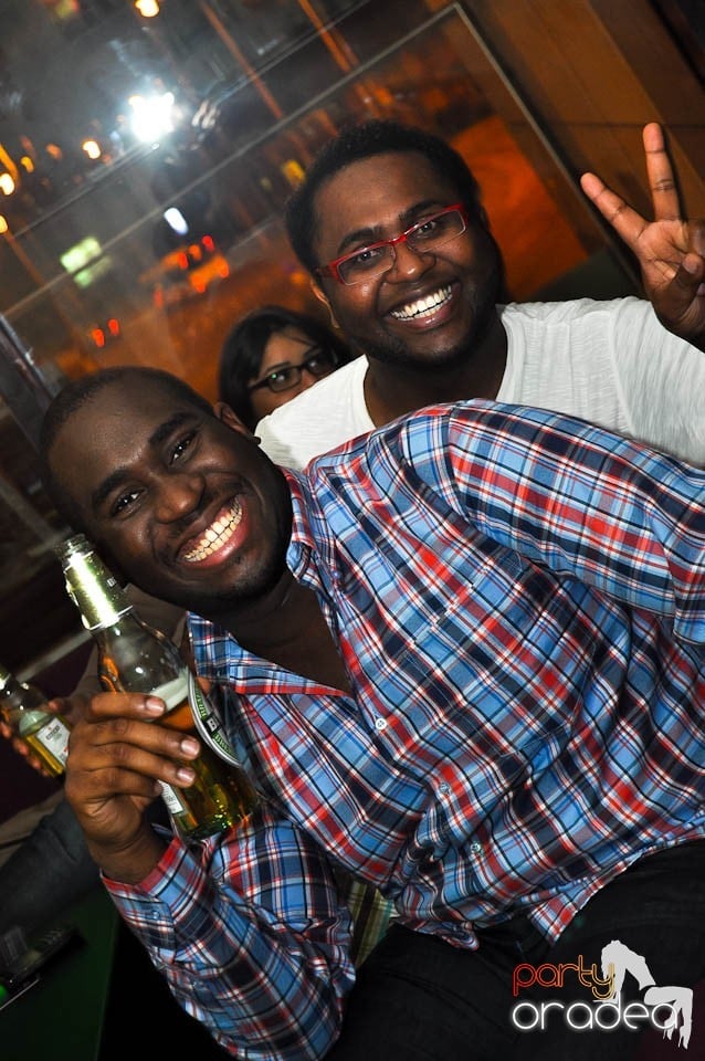 Karaoke în Blondy's Art Café, 