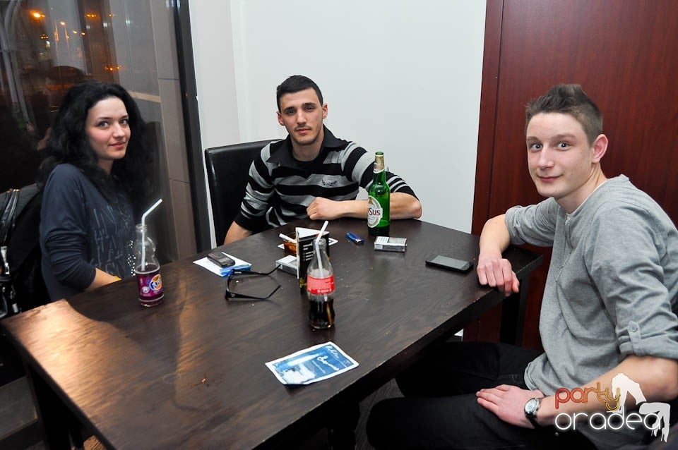 Karaoke în Blondy's Art Café, 