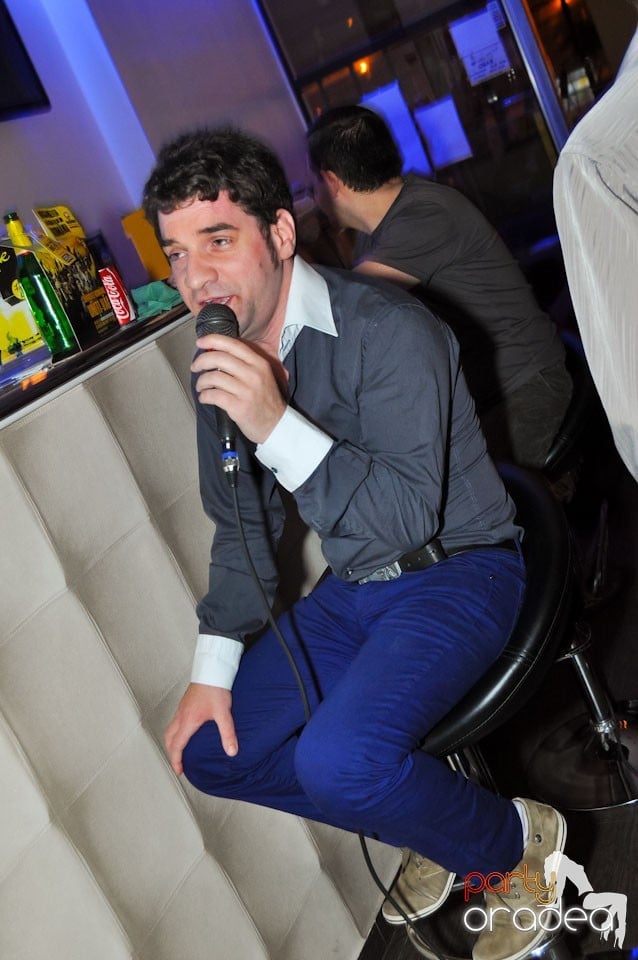 Karaoke în Blondy's Art Café, 