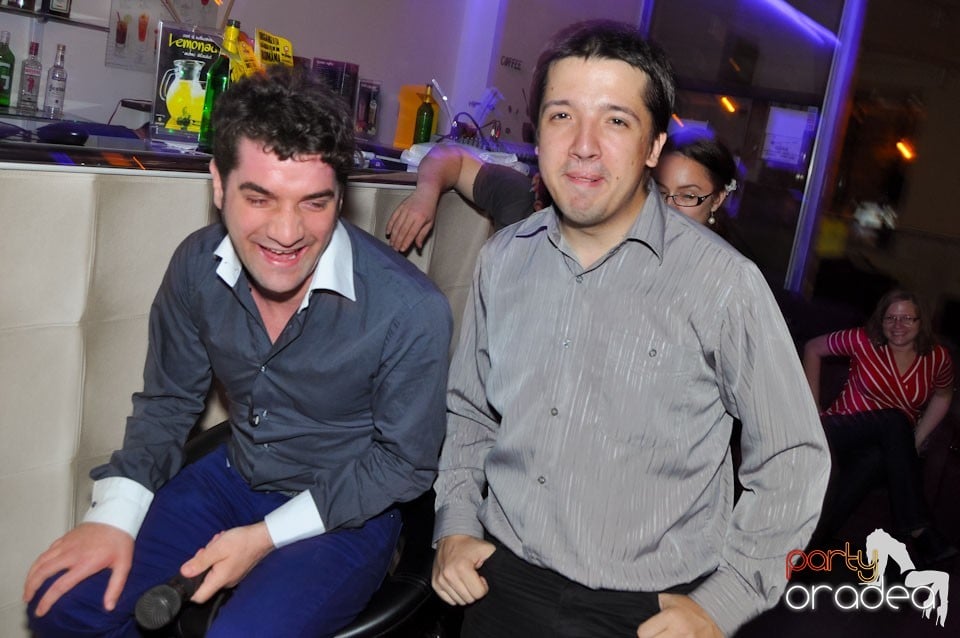 Karaoke în Blondy's Art Café, 