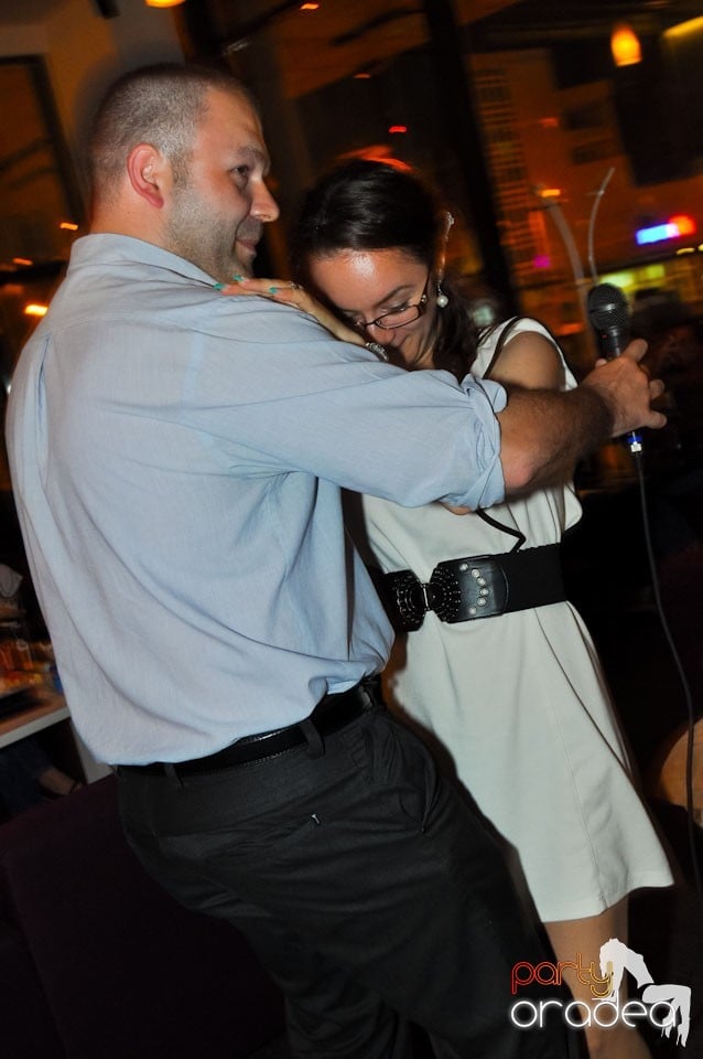 Karaoke în Blondy's Art Café, 