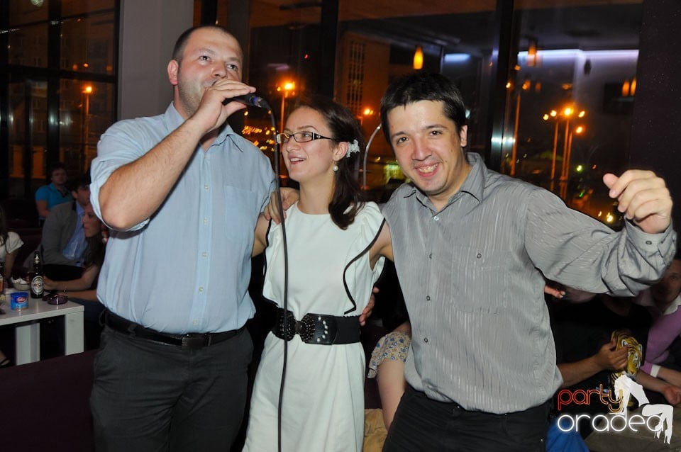 Karaoke în Blondy's Art Café, 