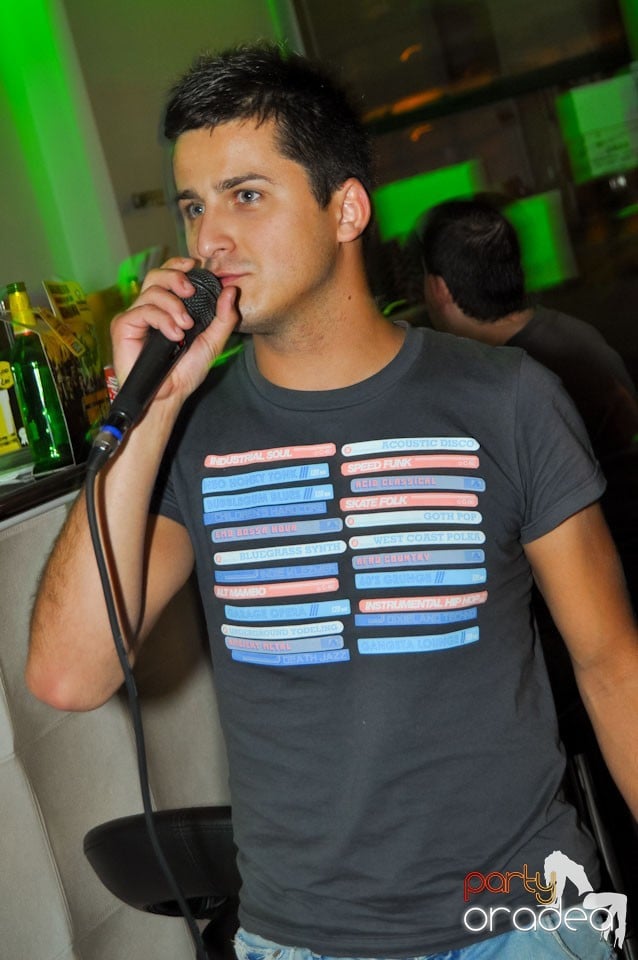 Karaoke în Blondy's Art Café, 