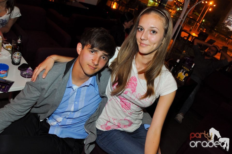 Karaoke în Blondy's Art Café, 