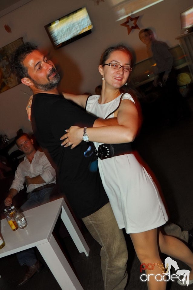 Karaoke în Blondy's Art Café, 