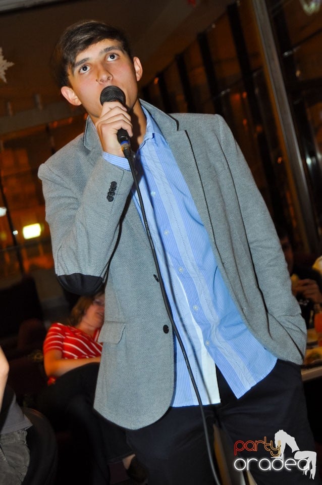 Karaoke în Blondy's Art Café, 