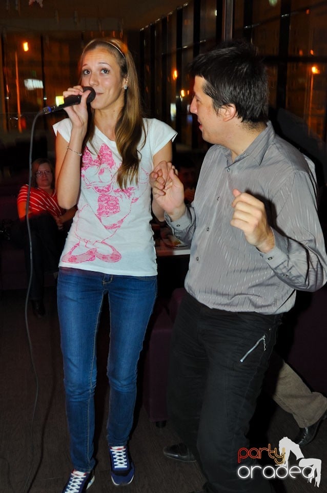 Karaoke în Blondy's Art Café, 