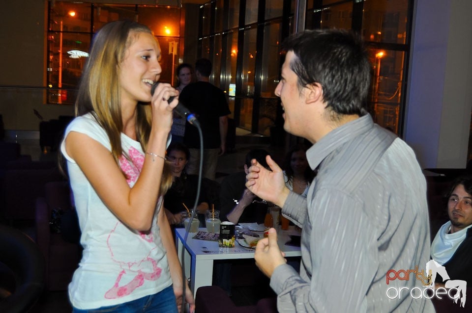 Karaoke în Blondy's Art Café, 
