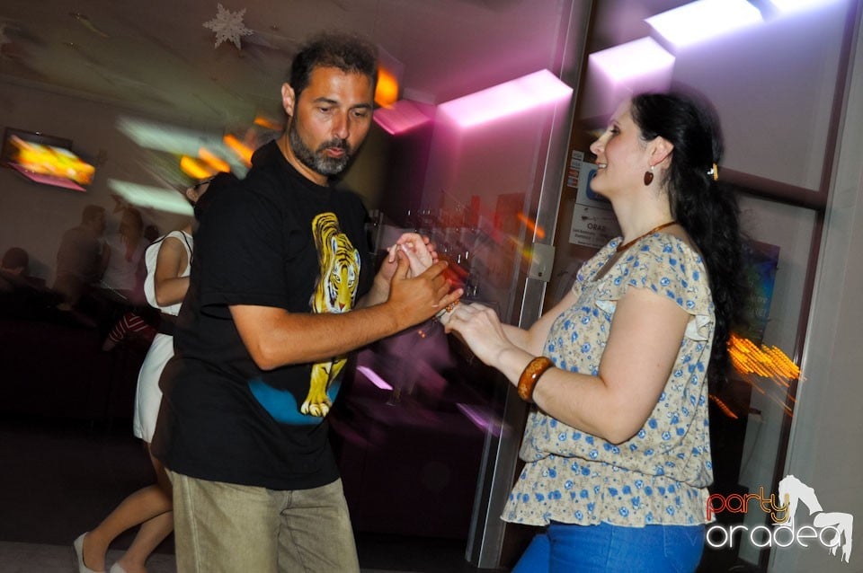 Karaoke în Blondy's Art Café, 