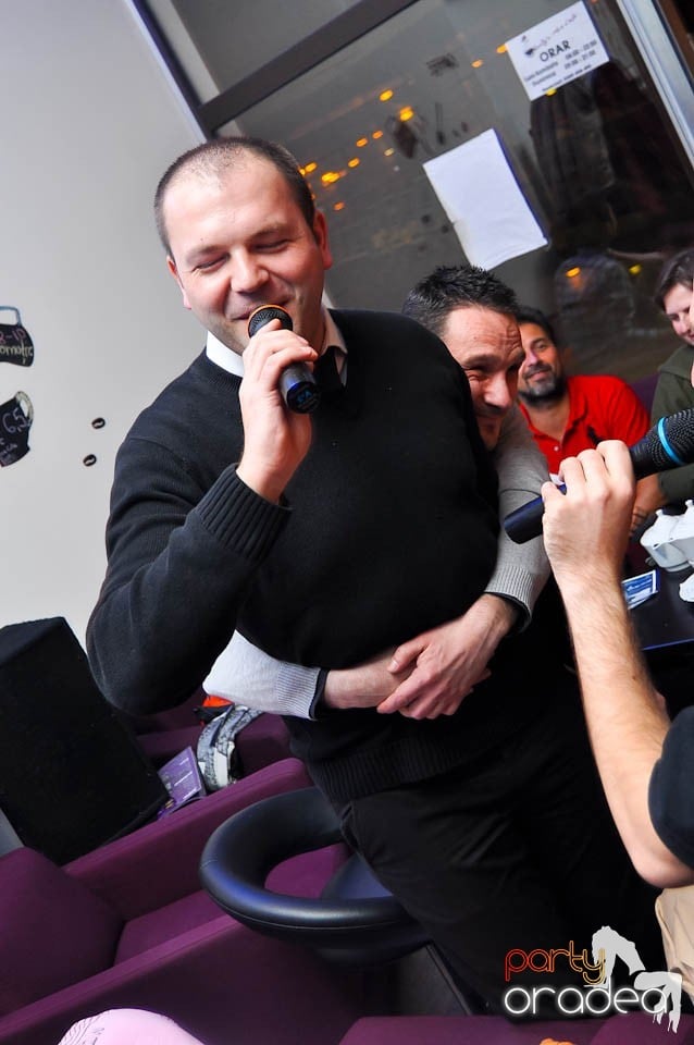 Karaoke în Blondy's Art Café, 