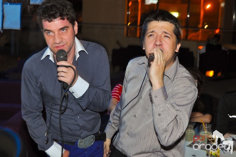 Karaoke în Blondy's Art Café, 