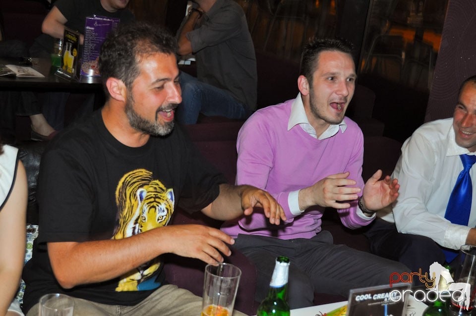 Karaoke în Blondy's Art Café, 