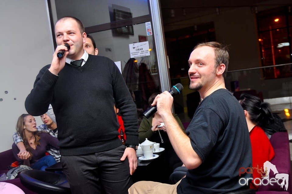 Karaoke în Blondy's Art Café, 