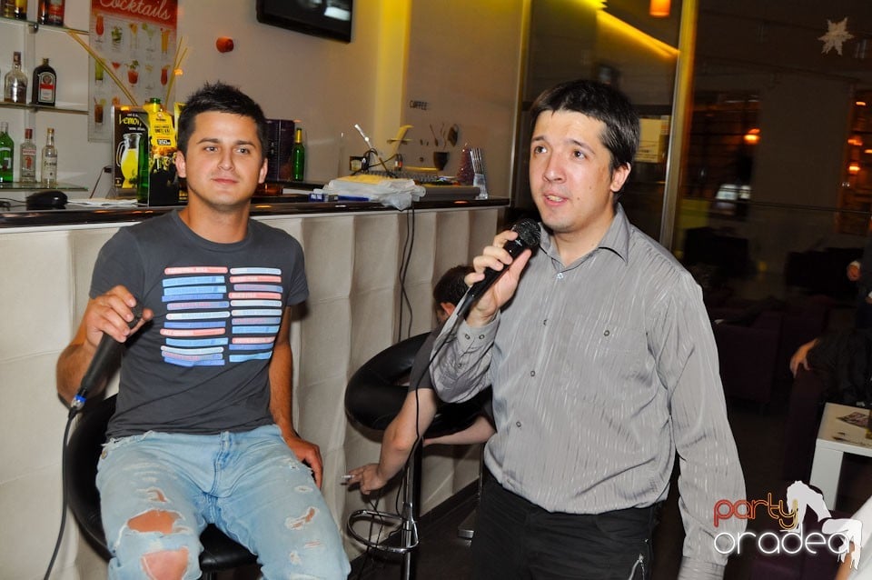 Karaoke în Blondy's Art Café, 