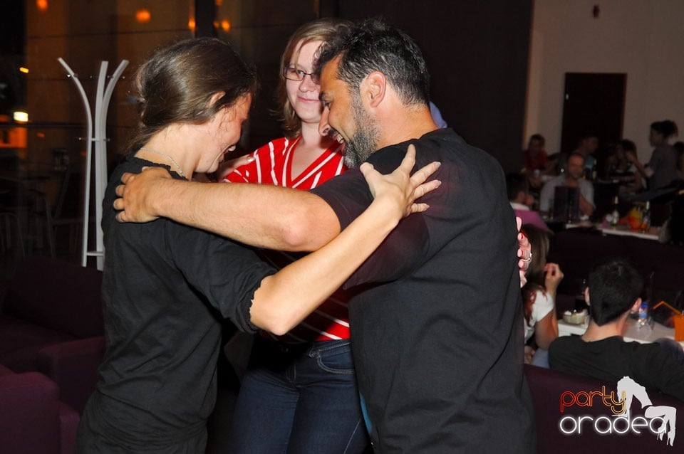 Karaoke în Blondy's Art Café, 