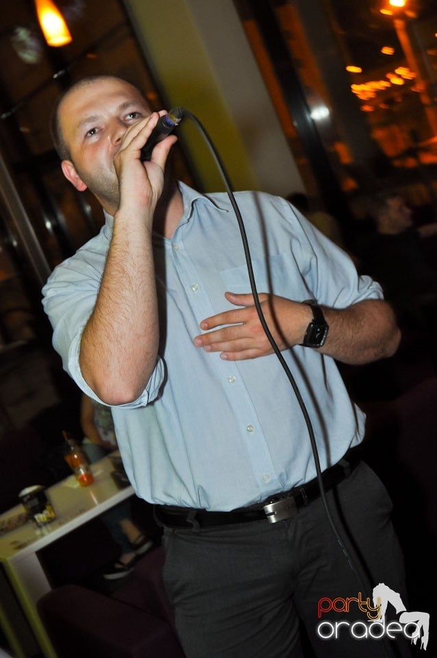 Karaoke în Blondy's Art Café, 