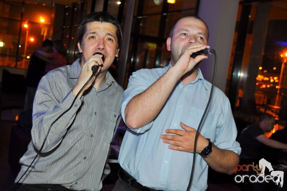 Karaoke în Blondy's Art Café, 