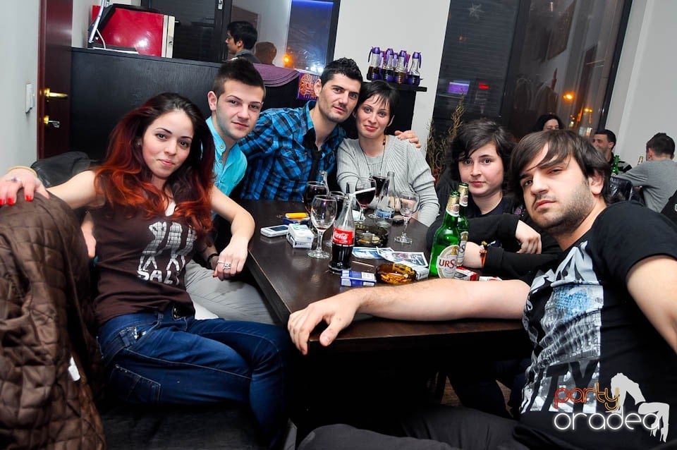 Karaoke în Blondy's Art Café, 