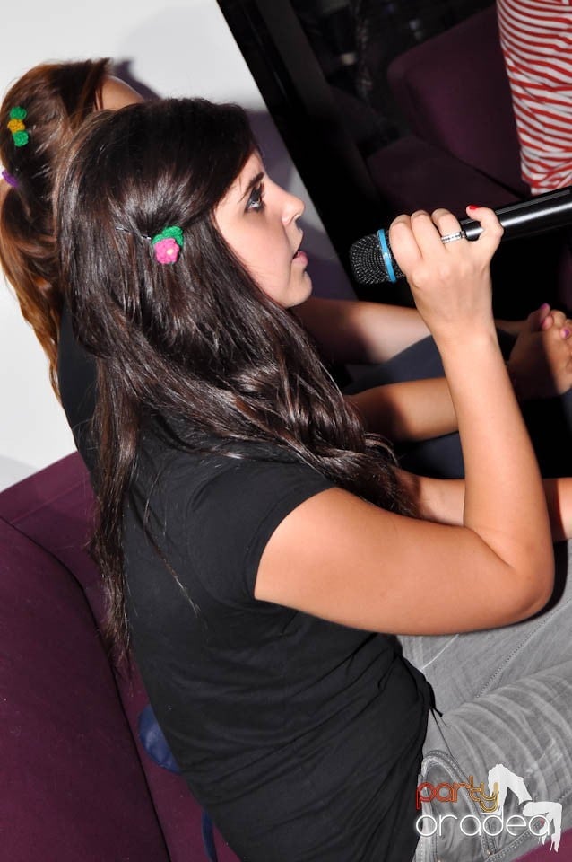 Karaoke în Blondy's Art Café, 