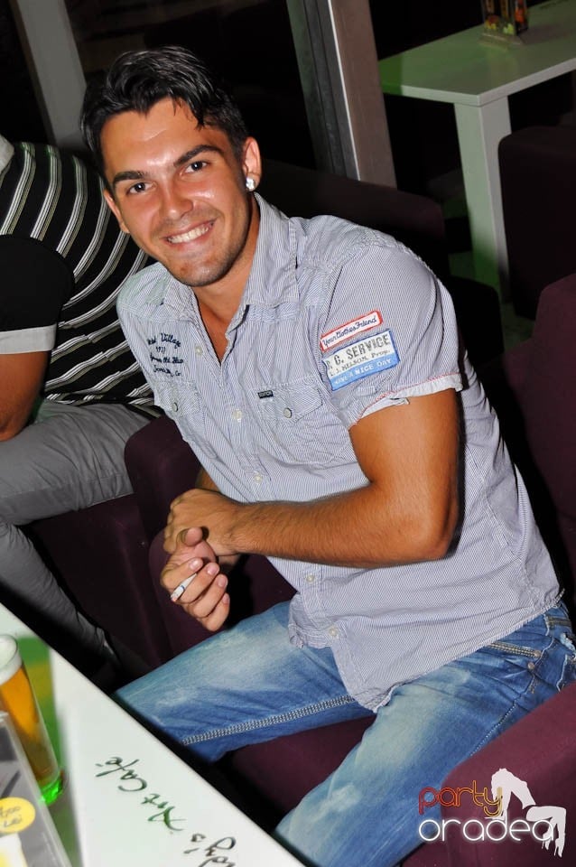 Karaoke în Blondy's Art Café, 