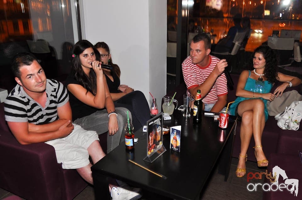 Karaoke în Blondy's Art Café, 