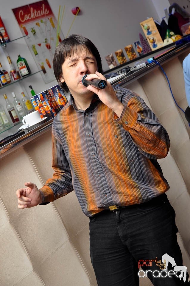 Karaoke în Blondy's Art Café, 