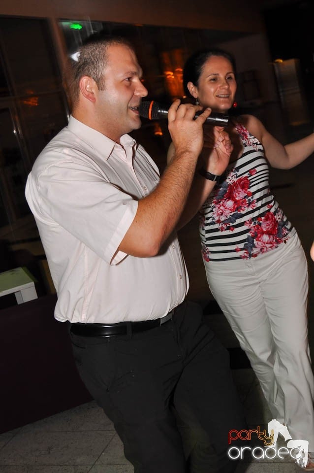 Karaoke în Blondy's Art Café, 