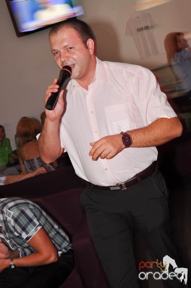 Karaoke în Blondy's Art Café, 