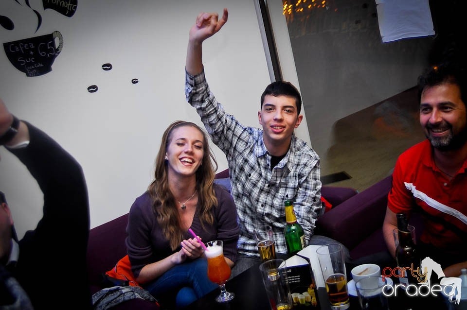 Karaoke în Blondy's Art Café, 