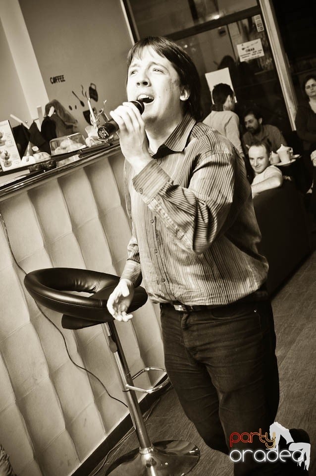 Karaoke în Blondy's Art Café, 