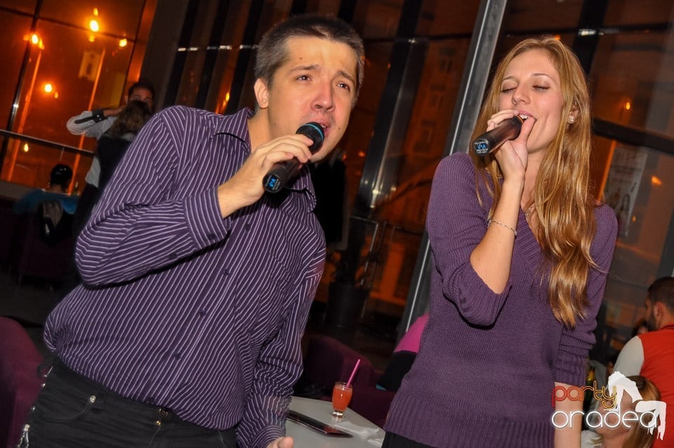 Karaoke în Blondy's Art Café, 