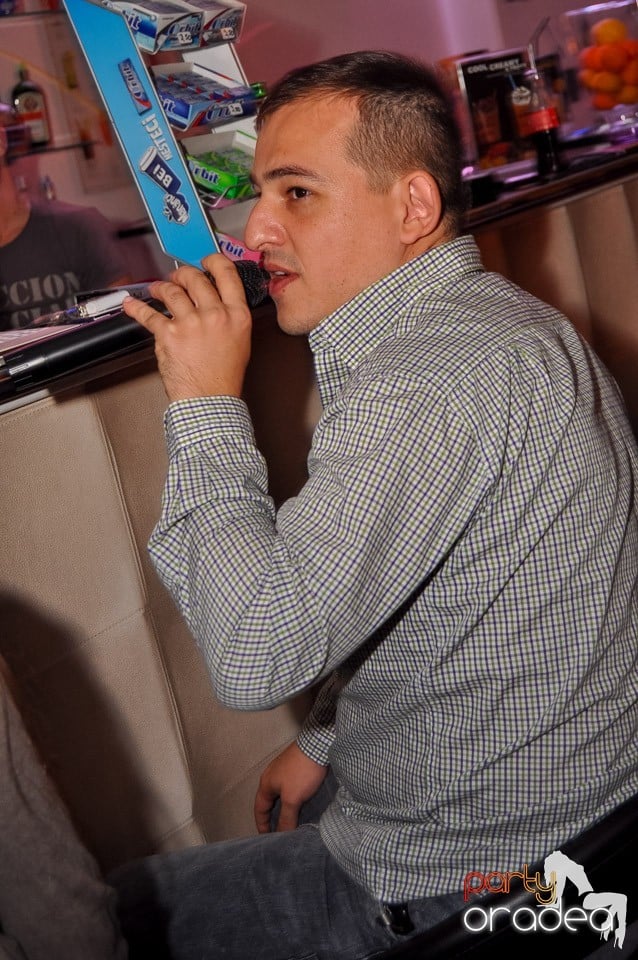 Karaoke în Blondy's Art Café, 