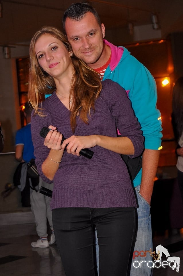 Karaoke în Blondy's Art Café, 