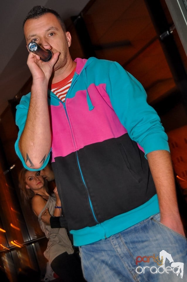 Karaoke în Blondy's Art Café, 