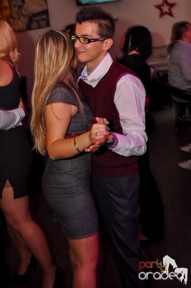 Karaoke în Blondy's Art Café, 