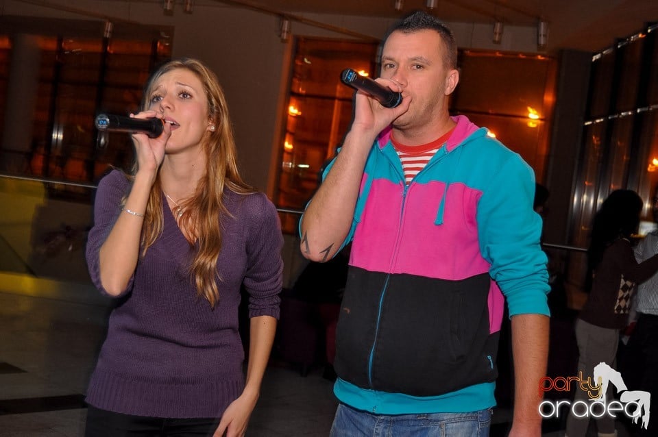 Karaoke în Blondy's Art Café, 