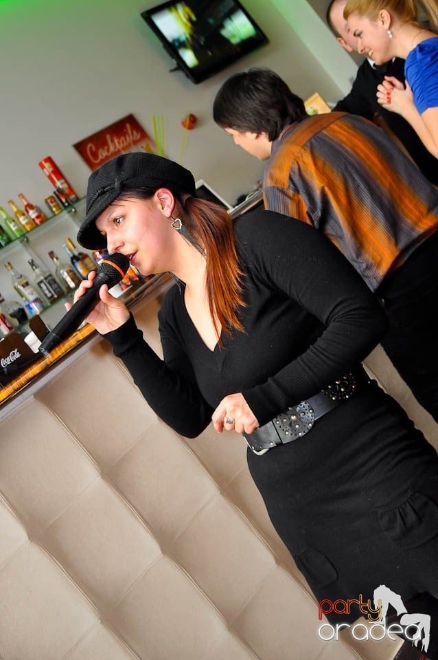 Karaoke în Blondy's Art Café, 