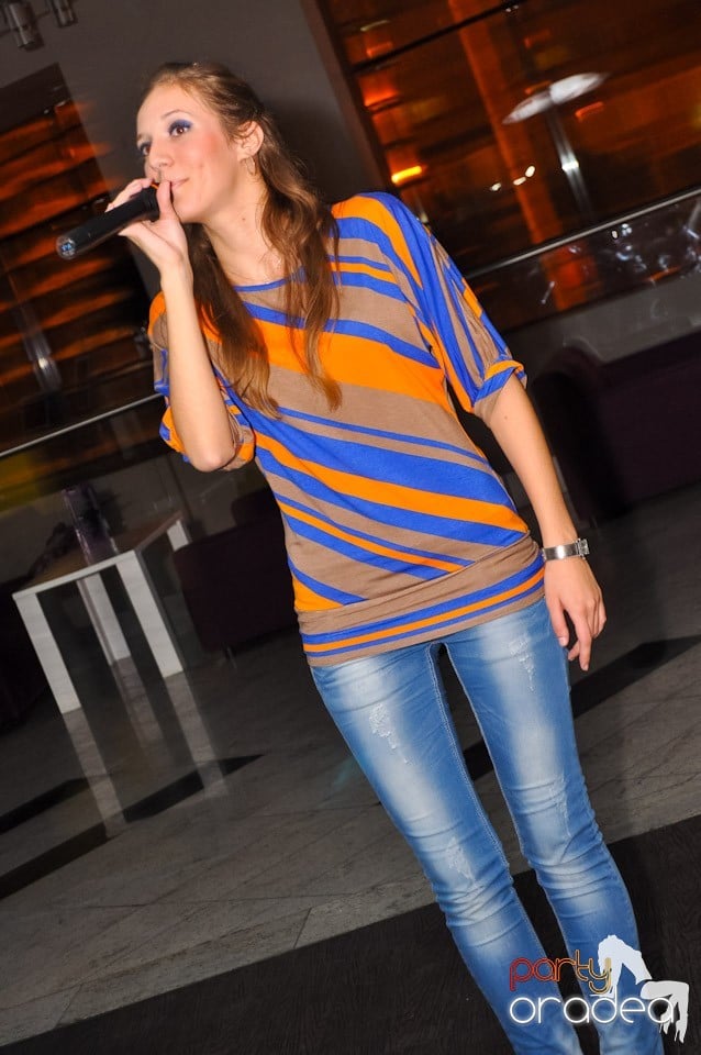 Karaoke în Blondy's Art Café, 