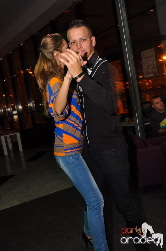 Karaoke în Blondy's Art Café, 