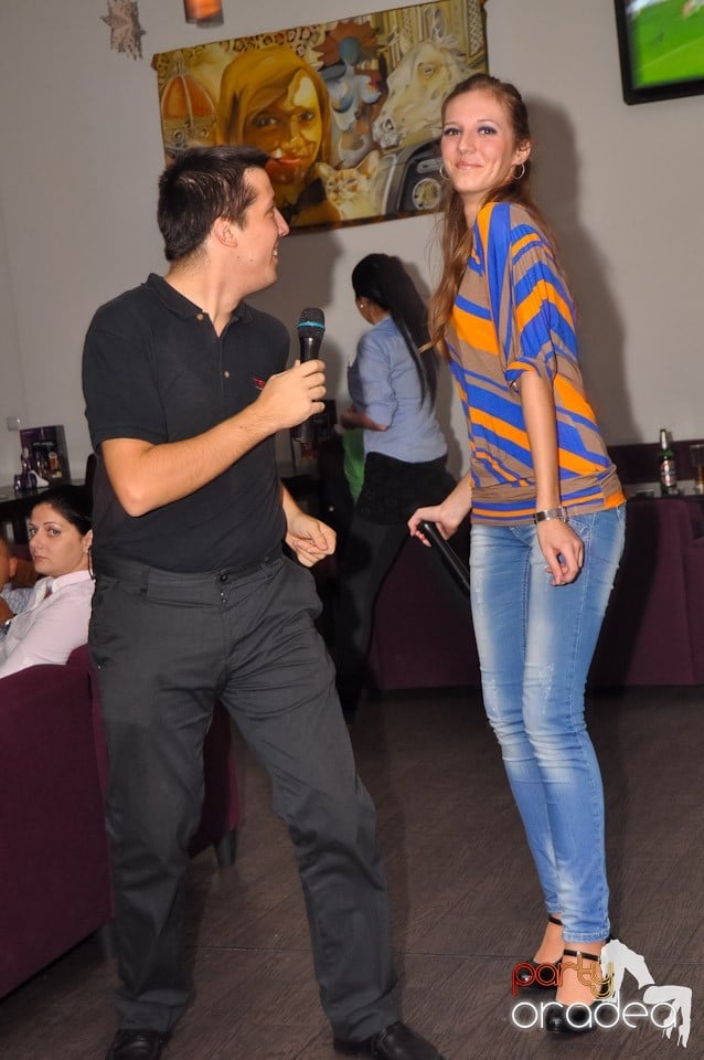 Karaoke în Blondy's Art Café, 