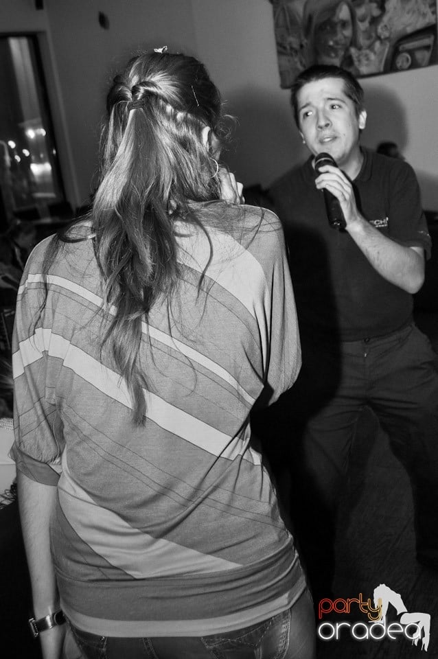 Karaoke în Blondy's Art Café, 