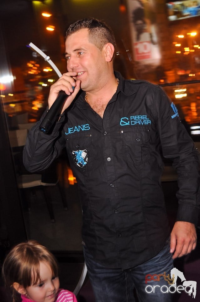 Karaoke în Blondy's Art Café, 