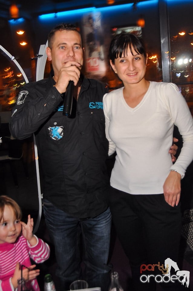 Karaoke în Blondy's Art Café, 