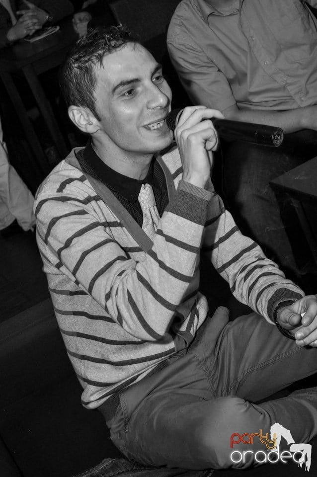 Karaoke în Blondy's Art Café, 