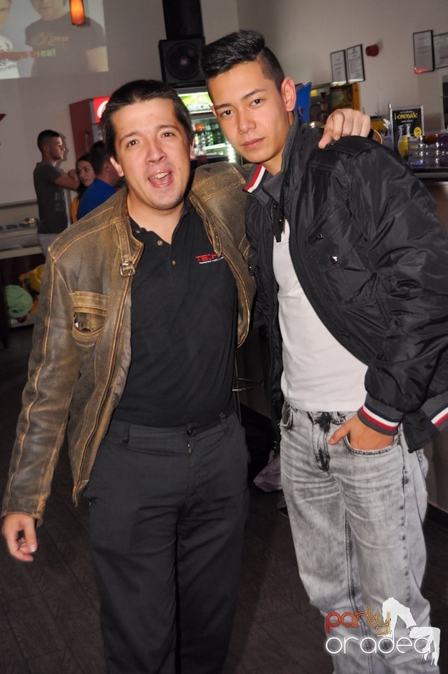 Karaoke în Blondy's Art Café, 