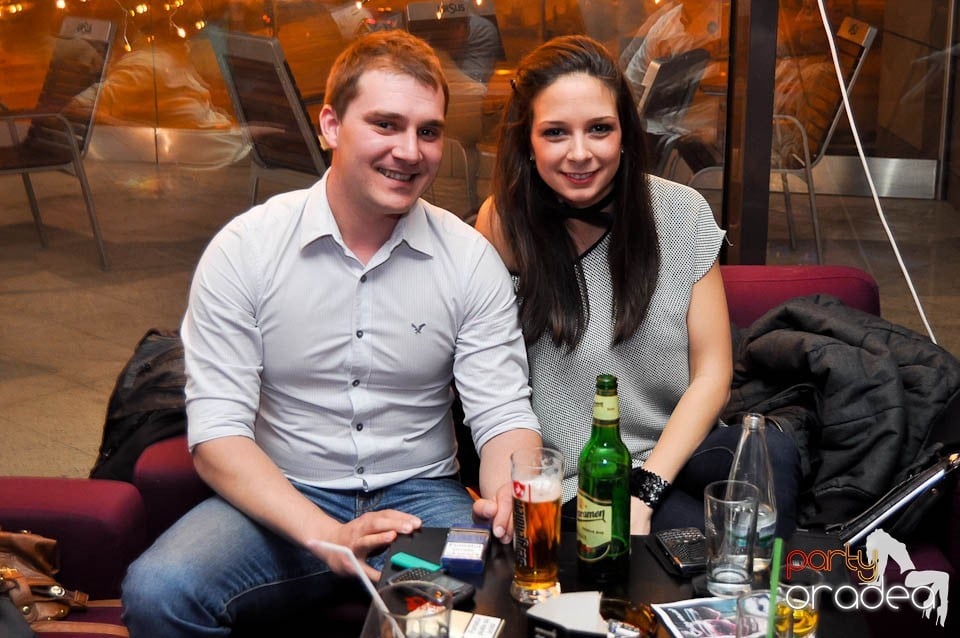 Karaoke în Blondy's Art Café, 