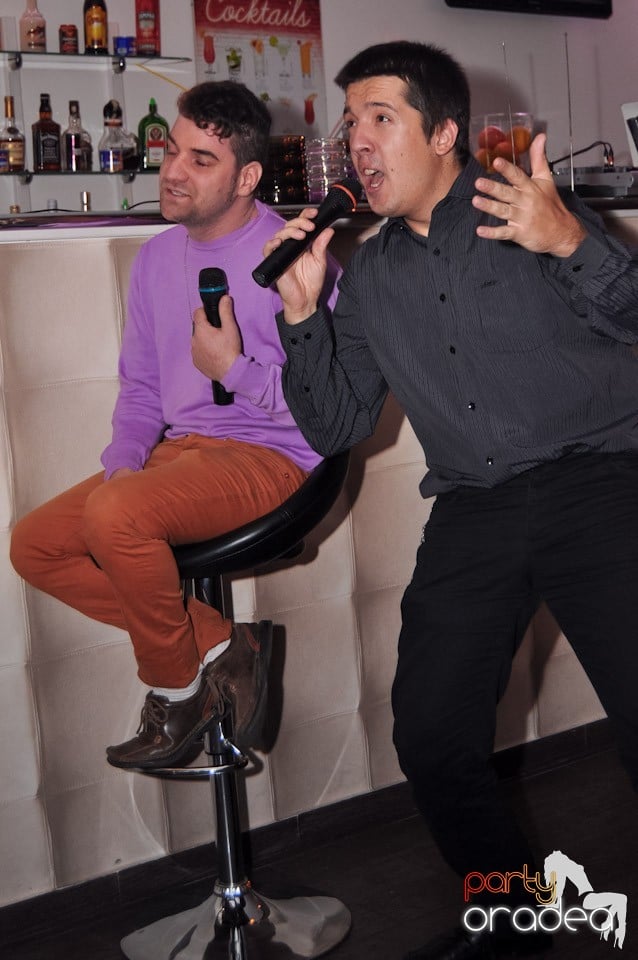 Karaoke în Blondy's Art Café, 