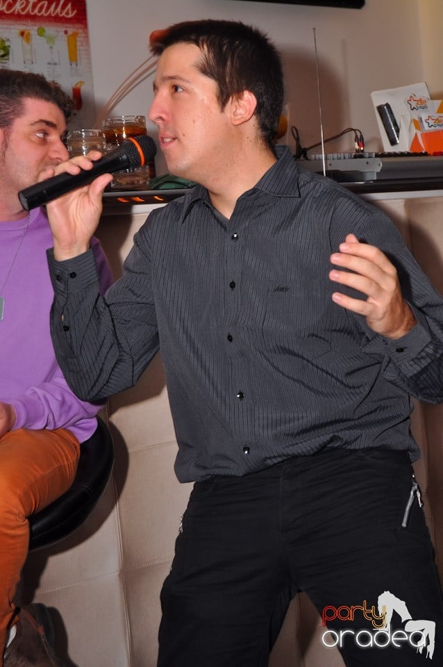 Karaoke în Blondy's Art Café, 