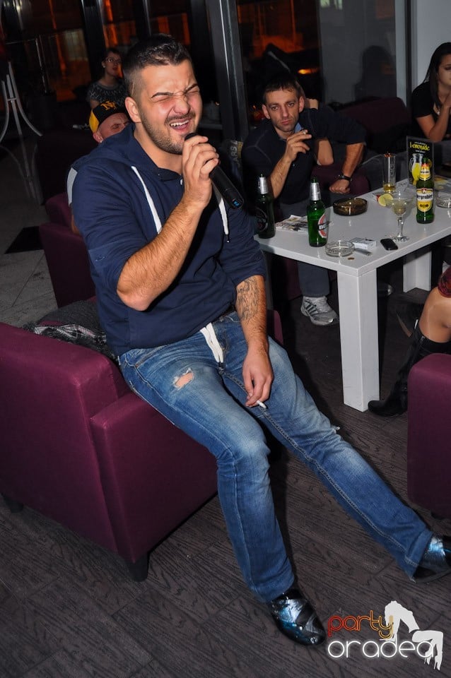 Karaoke în Blondy's Art Café, 