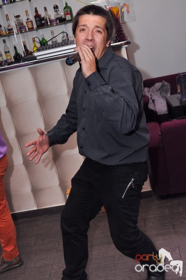 Karaoke în Blondy's Art Café, 